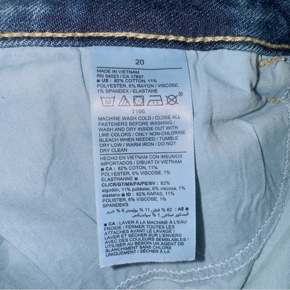 Women's Old Navy Dark Wash Denim Higher High Rise Cropped Flare Jean size 20 - Picture 5 of 6